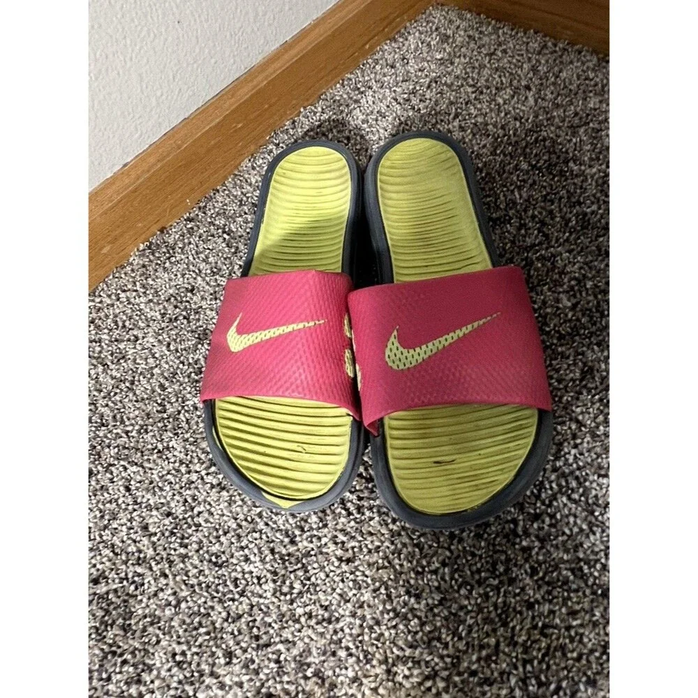 NIKE KAWA SLIDES Fire Pink